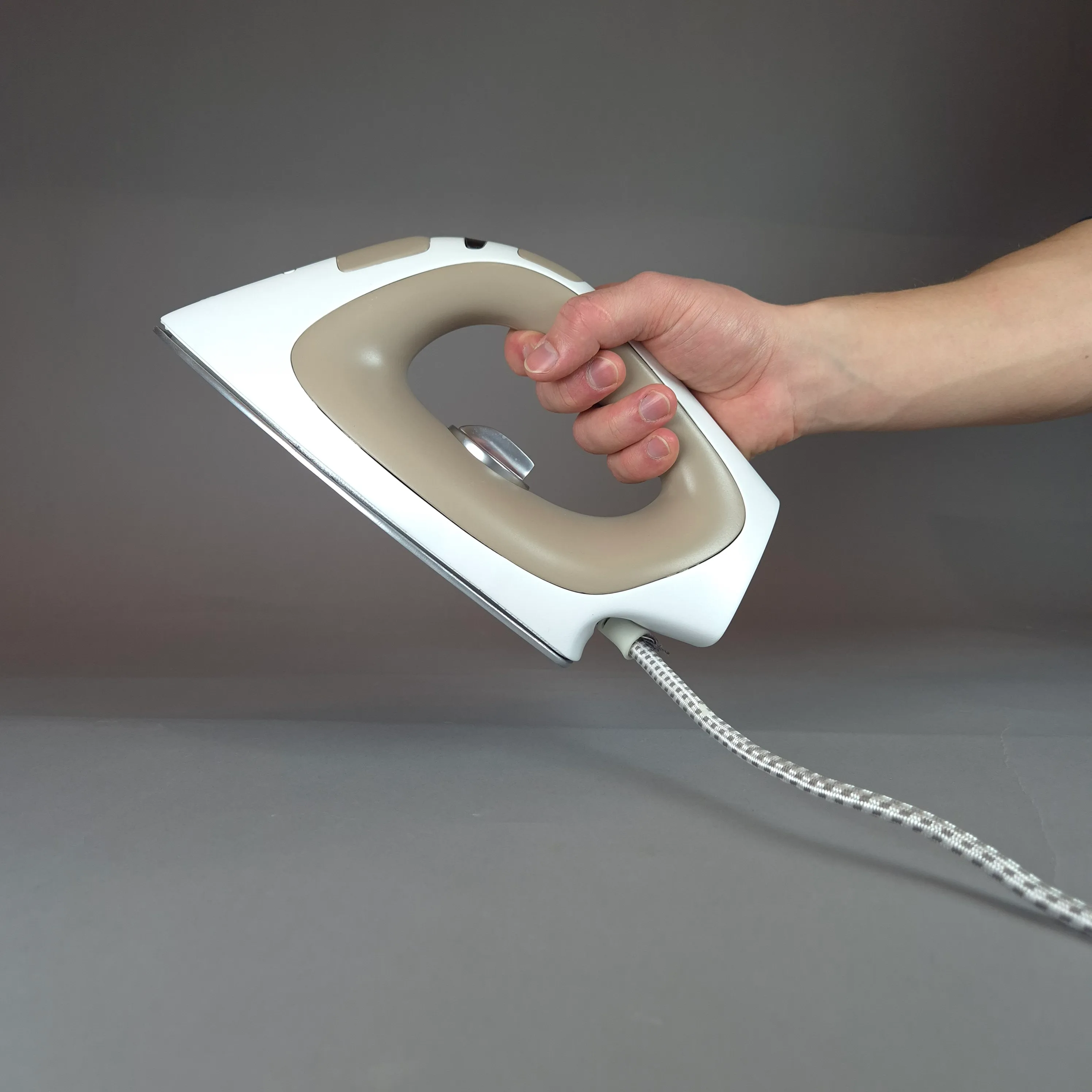 Harmonius - A Scandinavian design inspired Iron